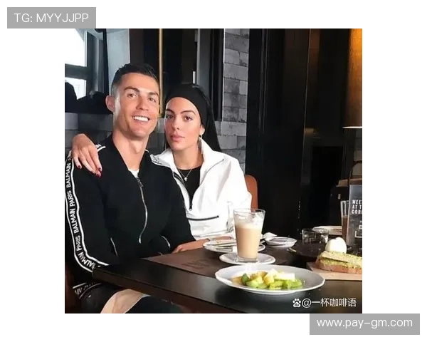 C罗为二女儿庆生送祝福偷穿乔治娜高跟鞋的趣味瞬间