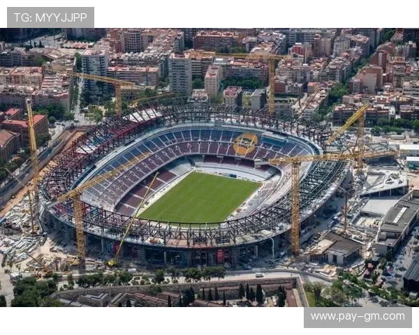 网红博主分享免费观赛秘诀：成为诺坎普建筑工人享受巴萨比赛